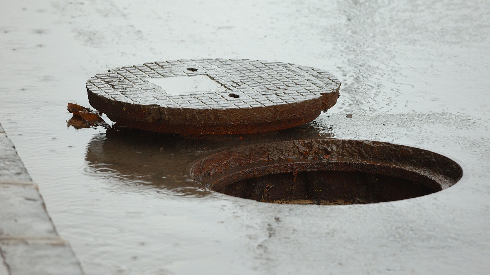 Smoke testing to locate a sewer gas leak