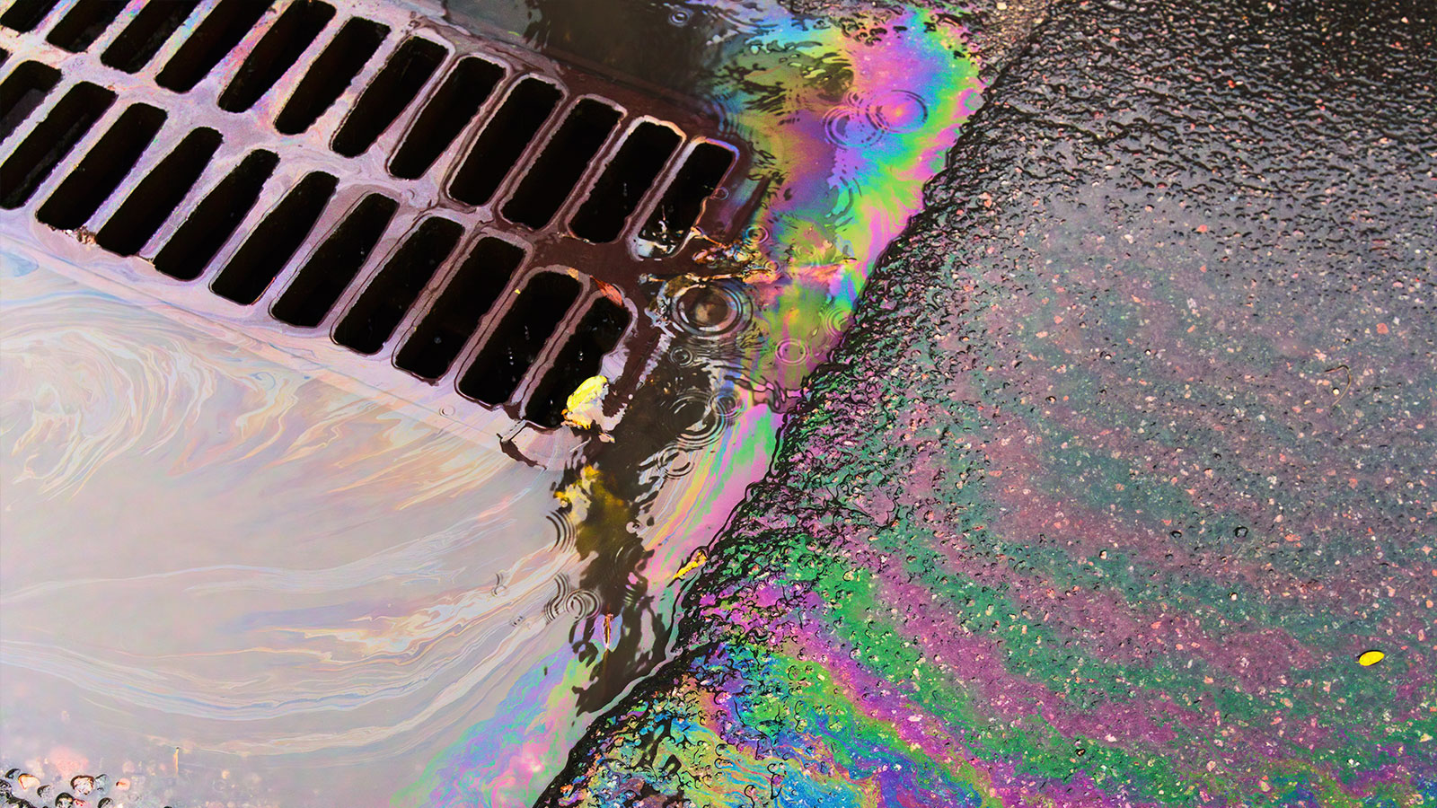 Shop floor drain and oil catch pit